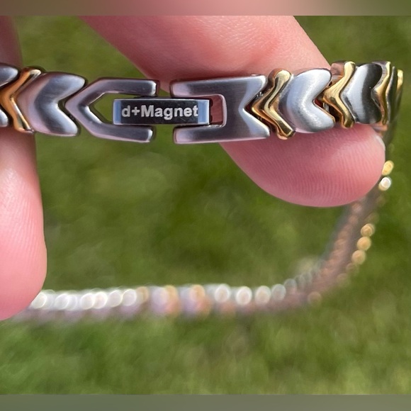 D+Magnet therapeutic two tone necklace. - Picture 4 of 5